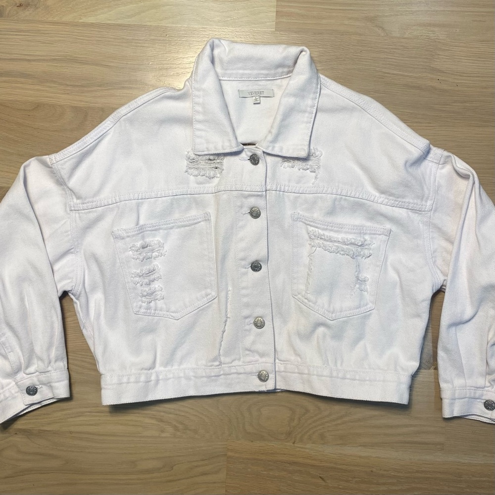 Veveret White Cropped Denim Women’s Jacket. Size Large. New Without Tags.